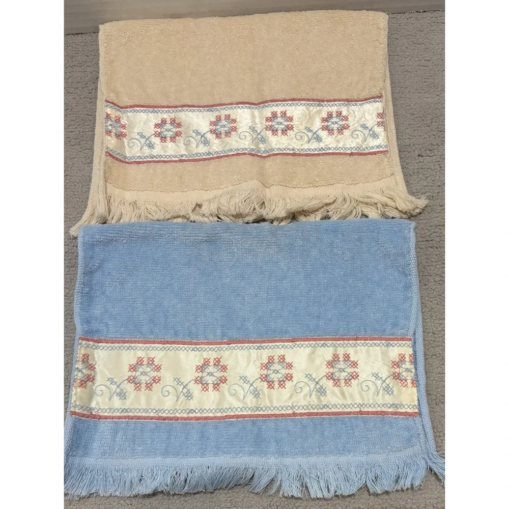 Fieldcrest Guest Fingertip Hand Towel Set of 2 Embroidere Blue Tan Fringe Floral